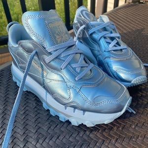 Women’s Reebok Cardi b size 10